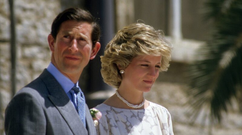 Prinz Charles und Diana: der Prinz und die Prinzessin von Wales, während ihrer Italienreise. – Bild: rbb/​SWR/​IMAGO/​Photoshot/​John Shelley Collection