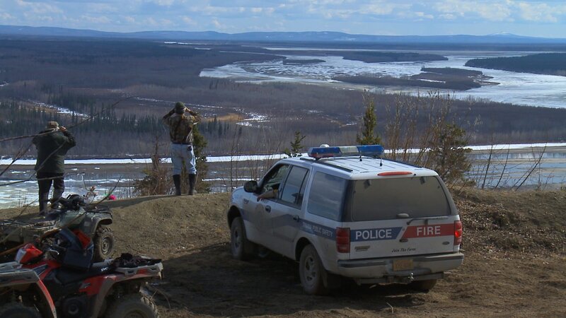 Picture shows: Towsnpeople search for George Roberts at the top of Mission Hill. – Bild: Discovery Communications