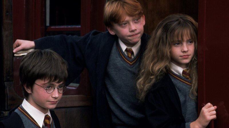 L – R: Daniel Radcliffe (Harry Potter), Rupert Grint (Ronald «Ron» Weasley), Emma Watson (Hermione Granger) – Bild: PLURIMEDIA L – R: Daniel Radcliffe (Harry Potter), Rupert Grint (Ronald «Ron» Weasley), Emma Watson (Hermione Granger) – Bild: PLURIMEDIA