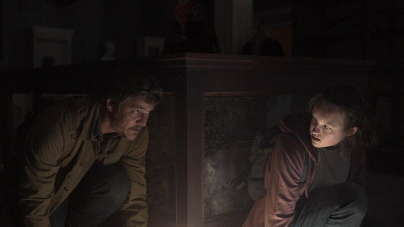 l-r: Joel Miller (Pedro Pascal), Ellie Williams (Bella Ramsey) – Bild: Sky Channel
