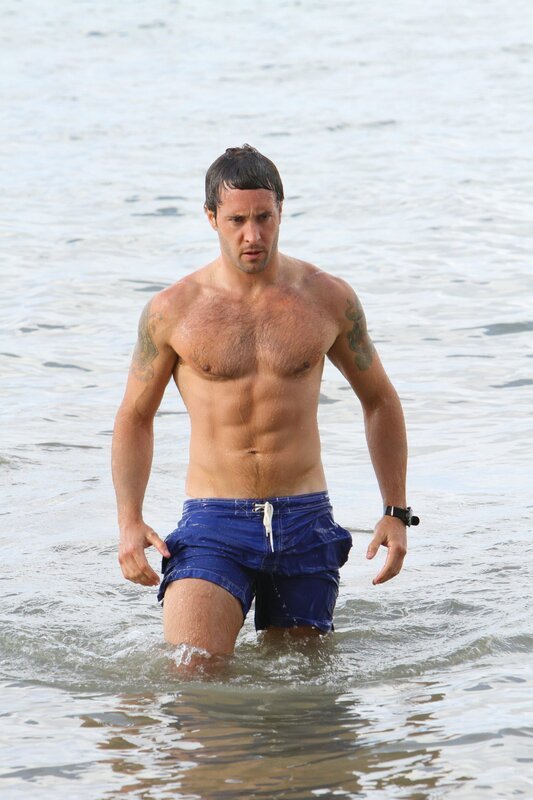 Kämpft gegen das organisierte Verbrechen an den sonnenverwöhnten Stränden von Hawaii: Steve McGarrett (Alex O’Loughlin) … – Bild: CBS Broadcasting Inc.