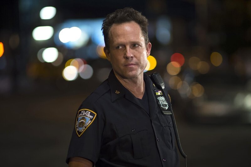 Cassidy (Dean Winters) ermittelt Undercover gegen einen Kollegen … – Bild: PLURIMEDIA (NBC Universal, Inc.)