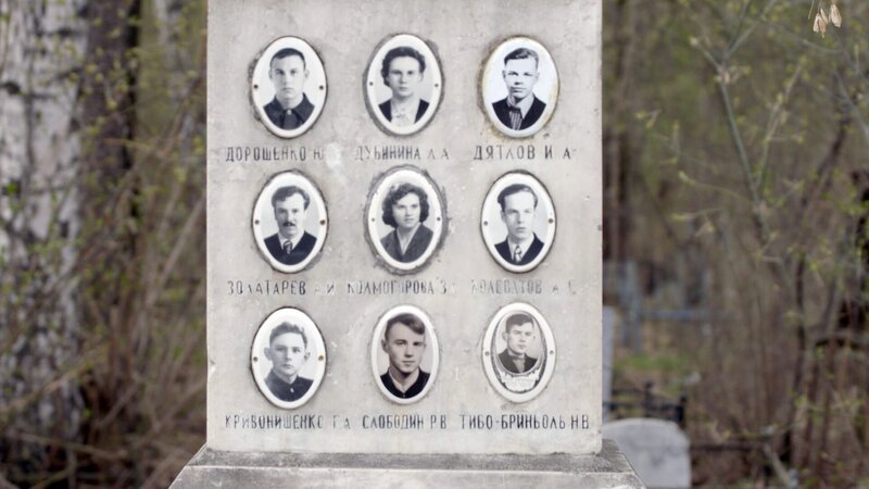 Memorial for the Dyatlov hikers. – Bild: Science Channel /​ Discovery Communications