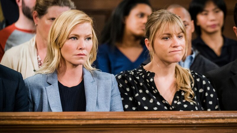 l-r Jenna Miller(Brit Morgan,l),Detective Amanda Rollins(Kelli Giddish,r) – Bild: PLURIMEDIA (NBC)