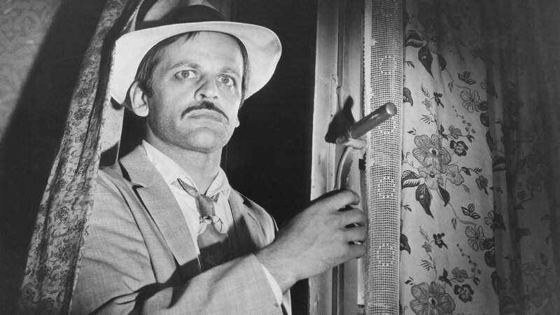 Gregor Gubanow (Klaus Kinski) Die Verwendung des sendungsbezogenen Materials ist nur mit dem Hinweis und Verlinkung auf RTL+ gestattet. – Bild: RTL / Tobis Film Gregor Gubanow (Klaus Kinski) Die Verwendung des sendungsbezogenen Materials ist nur mit dem Hinweis und Verlinkung auf RTL+ gestattet. – Bild: RTL / Tobis Film