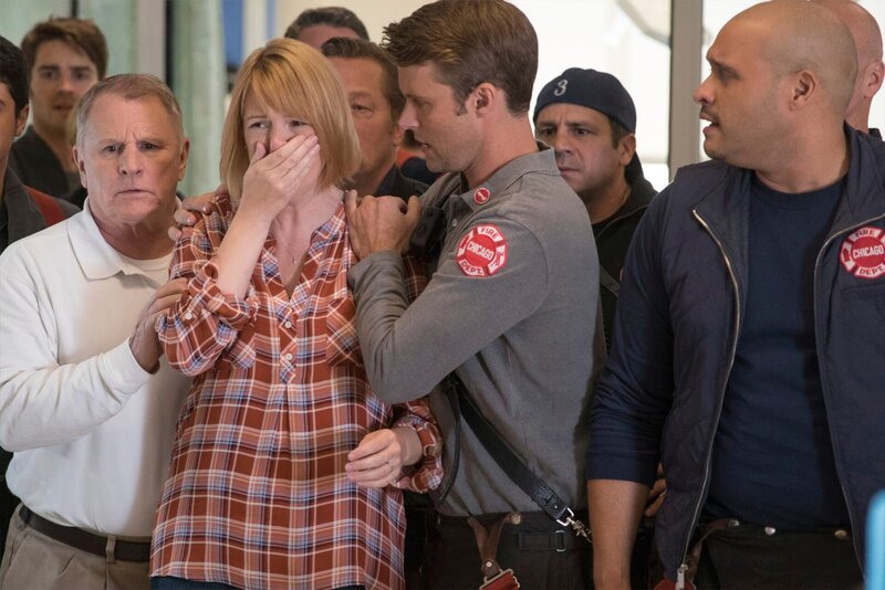 -- „The Beating Heart“ Episode 410 -- Pictured: (l-r) Jesse Spencer as Matthew Casey, Joe Minoso as Joe Cruz -– – Bild: NBCUniversal Media, LLC