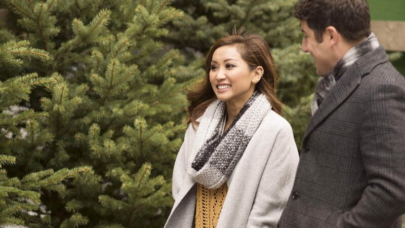 llison Pyke (Brenda Song) und Jason Biggs (Jason Biggs)   Die Verwendung des sendungsbezogenen Materials ist nur mit dem Hinweis und Verlinkung auf RTL+ gestattet. – Bild: RTL /​ Sony Pictures Television Inc.