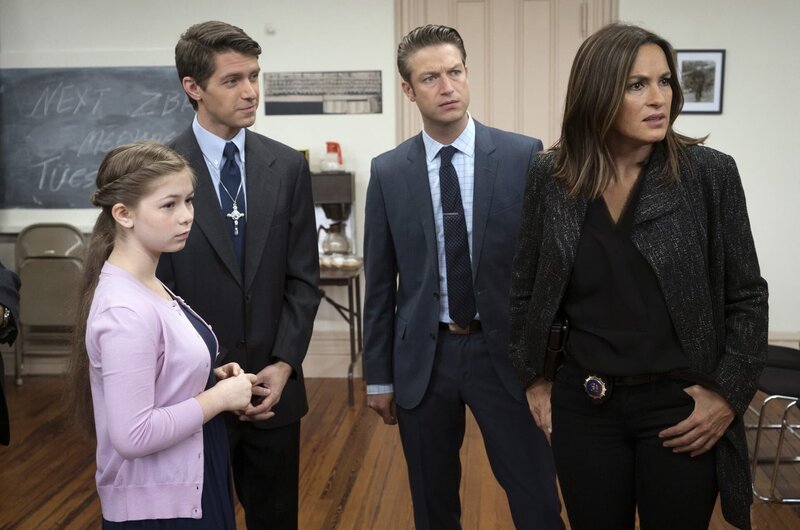 Victoria Leigh, Ryan Devlin, Peter Scanavino, Mariska Hargitay – Bild: PLURIMEDIA (NBC)