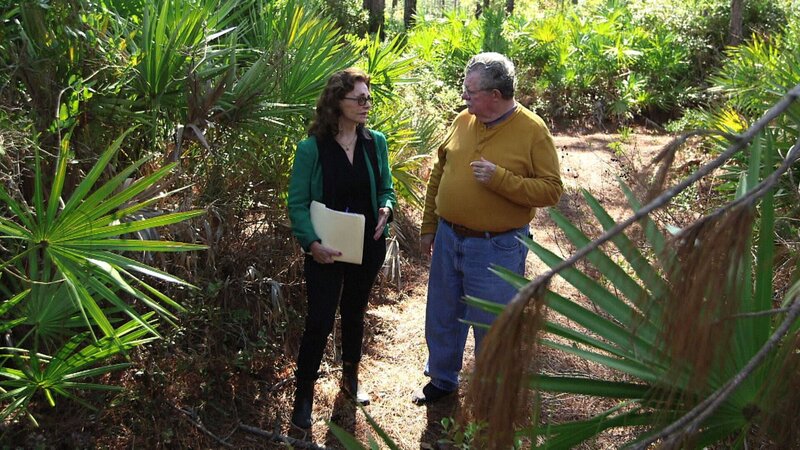 Linda Moulton Howe (l.) – Bild: Antonia /​ aetn screen /​ ©2018 A+E Networks ©HISTORY Photocredit Mandatory, Sky-Q-Use Only