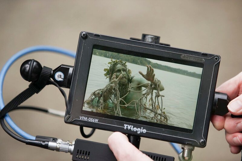 Behind the Scenes: Fischer im Leopoldsteinersee begegnen einem Wassermann, der ihnen wahren Reichtum beschert. – Bild: Servus TV