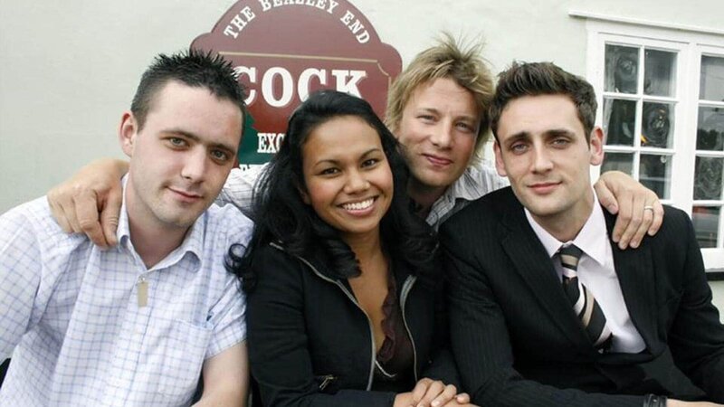Jamie Oliver (2.v.re.) mit v.li. John Relihan, Thasanee Robinson und Aaron Craze – Bild: MG RTL D