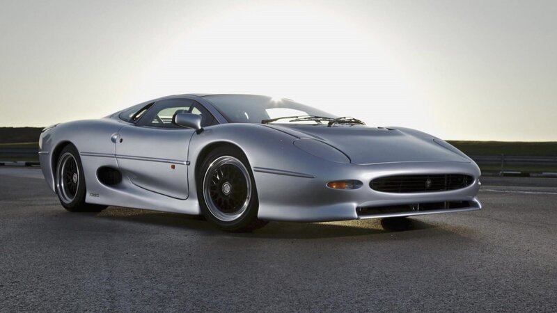 Der Jaguar XJ220 ist seit seinem Debüt im Jahr 1992 das schnellste Serienfahrzeug, das je von Jaguar gebaut wurde. – Bild: N24 Doku