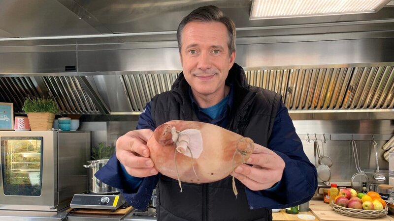Alexander und sein „Pfälzer Saumagen“. – Bild: ZDF und Johanna Thiele