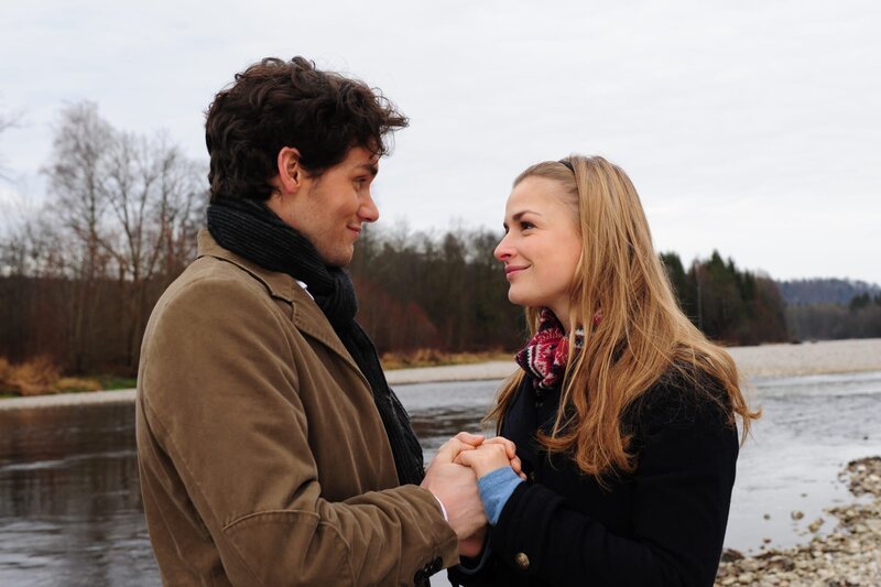 Moritz (Daniel Fünffrock, l.); Theresa (Ines Lutz, r.) – Bild: ARD /​ Ann Paur