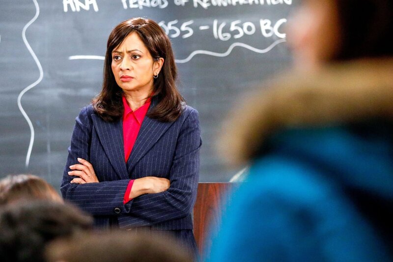 Soma Mitra (Professorin). – Bild: ORF/​Sony Pictures/​ABC/​Raymond Liu