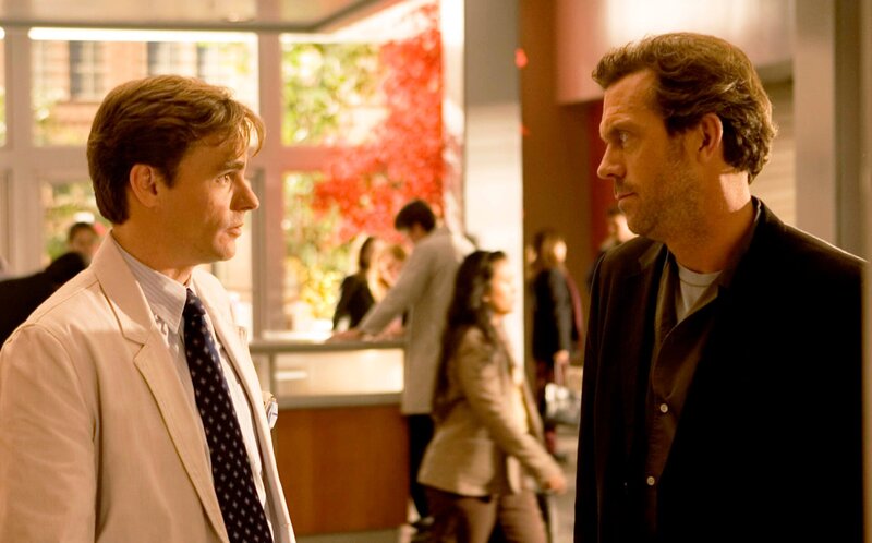 (l-r) Robert Sean Leonard as Dr. James Wilson and Hugh Laurie as Dr. Gregory House – Bild: OPTN