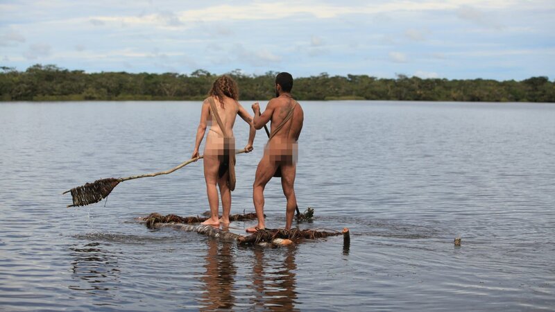 Gia and Chance are on the water raft. – Bild: Discovery Communications