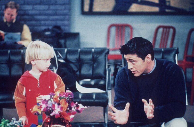 Bei einem Casting für einen Werbespot lernt Joey (Matt LeBlanc, r.) ein Nachwuchstalent kennen … Titel: Friends – Bild: ProSieben Media AG