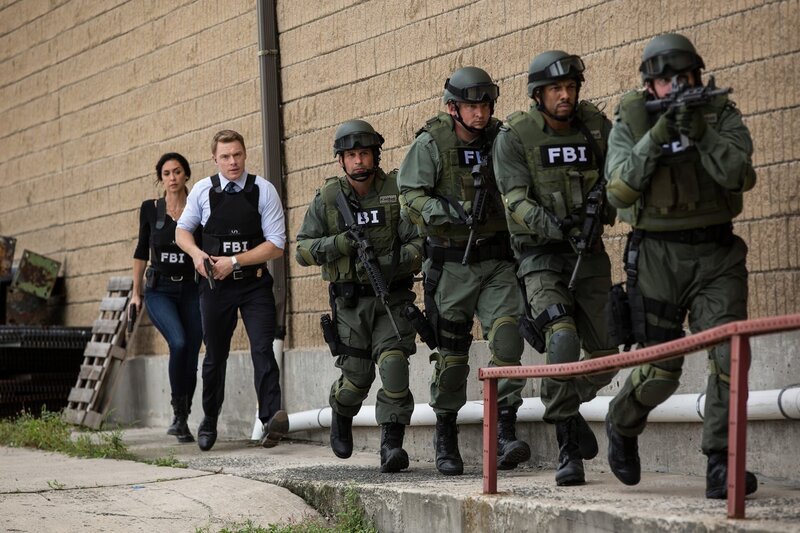 Mozhan Marno (Samar Navabi), Diego Klattenhoff (Donald Ressler). – Bild: PLURIMEDIA (NBC /​ Sony Pictures Television)