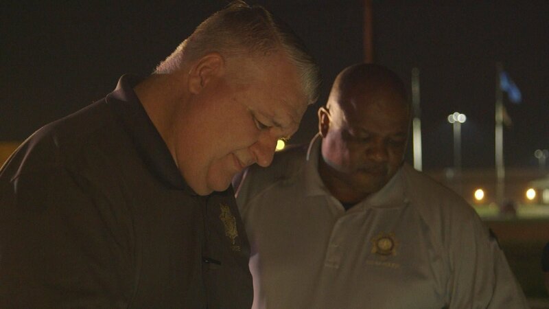 Detective Mark Kennedy (l.) und Detective John Brown – Bild: RTL /​ A&E Networks, LLC