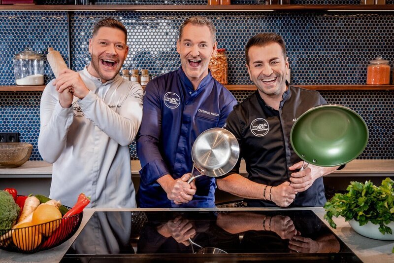 (v.l.n.r.) Robin Pietsch; Christian Henze; Ali Güngörmüs – Bild: Joyn /​ Nadine Rupp