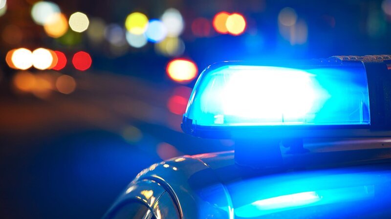 Der 13jährige Mikołaj hat ein ungewöhnliches Hobby: Er ist ein Walross – ein Morsy. So werden in Polen die Menschen genannt, die im Winter in eiskalten Seen baden. Dabei ist Eisbaden alles andere als reines Vergnügen: Im Eiswasser fühlt es sich so an, als würde man von vielen Dornen gestochen, erzählt Mikołaj. Ein Hobby, das er vor allem aus gesundheitlichen Gründen betreibt. – Bild: rbb/​ARD/​Frank Kleemann