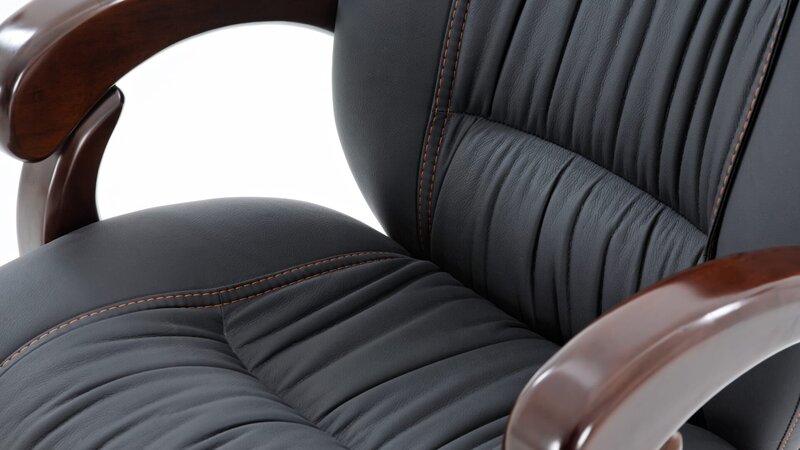 leather office armchair detail – Bild: tamergunal /​ iStockphoto /​ tamergunal /​ Getty Images/​iStockphoto