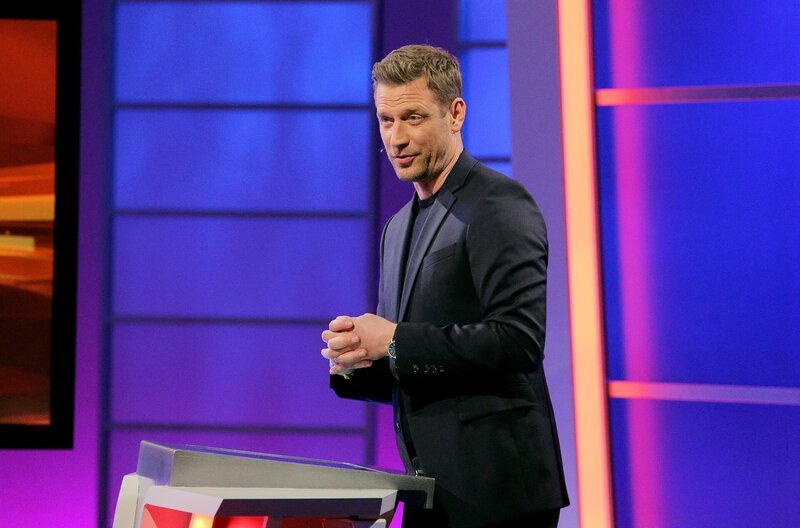 Mit dem Rateteam Bodo Bach, Antoine Monot Jr., Enie van de Meiklokjes und Alice Hoffmann. Gäste heute: Stefan Mross & Anna-Carina Woitschack, Bastian Bielendorfer, Aminata Belli und Frank Buchholz. Moderator Florian Weber – Bild: SWR/​Peter A. Schmidt