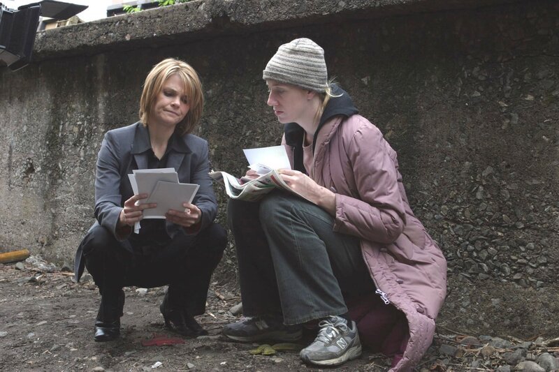 Pictured: (l-r) Kathryn Erbe as Det. Alex Eames, Jennifer Shirley as Lucia – Bild: d3 /​ UNIVERSAL CHANNEL