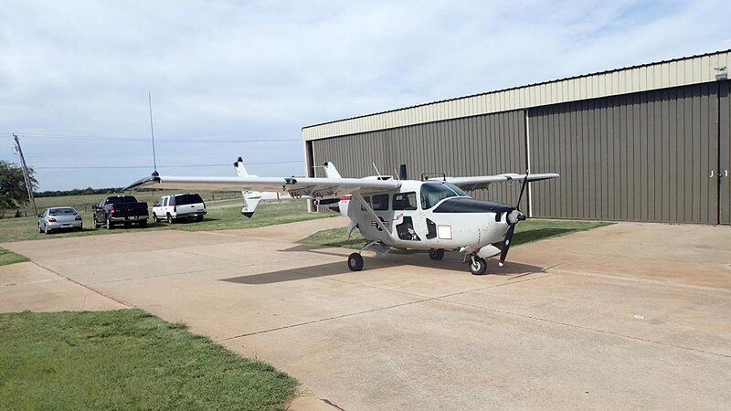 Cessna O-2 Skymaster – Bild: Warner Bros. Discovery