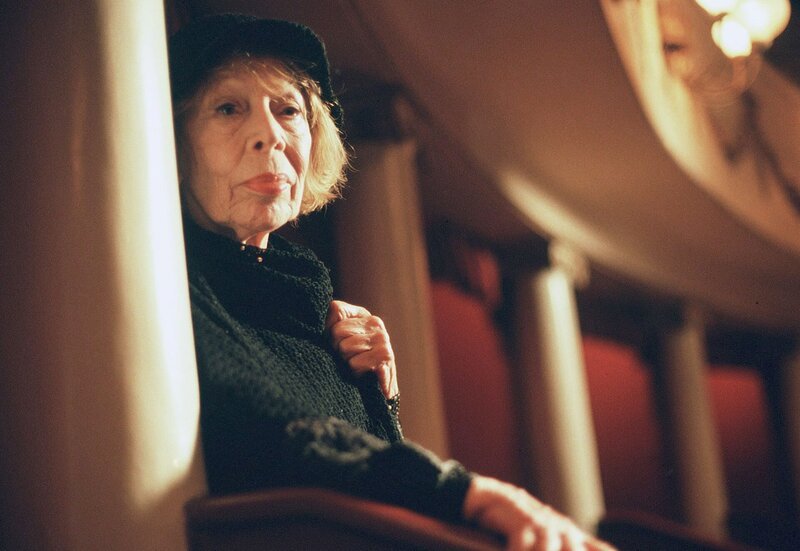 Die alternde Sängerin Clemenza Santini (Gisela Trowe), eine gebrochene Frau, hat ein Mordmotiv. – Bild: ARD/​Degeto/​M.Kerstgens/​VISUM