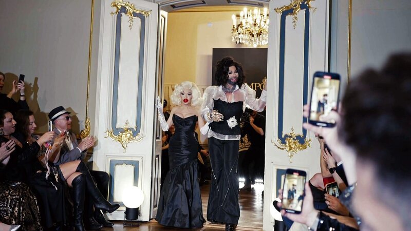 Herr Glööckler und Mode-Ikone Amanda Lepore haben ihren großen gemeinsamen Auftritt – Bild: RTLZWEI