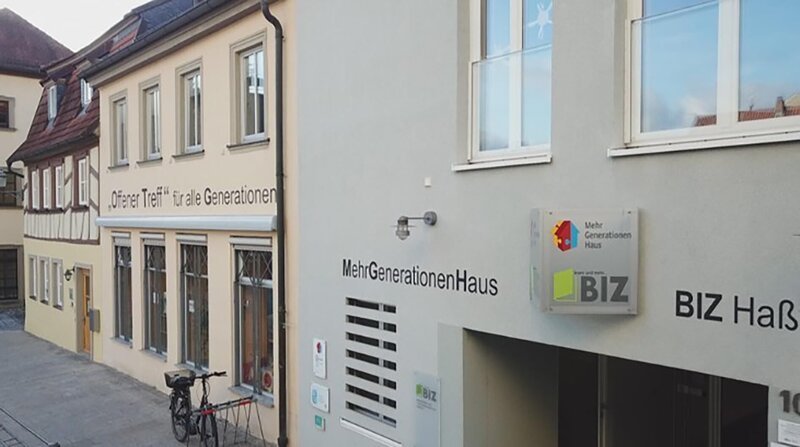 Treffpunkt für Jung und Alt: Mehrgenerationenhaus Haßloch. – Bild: RTL /​ Arriba Media