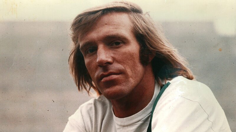 Er war der „etwas andere Fußballstar“, sprengte Konventionen und blieb auch nach dem Karriereende in den Medien präsent: Günter Netzer. Zum 80. Geburtstag des Weltstars begibt sich „Terra X History“ auf die Spuren seines Mythos. – Bild: ZDF