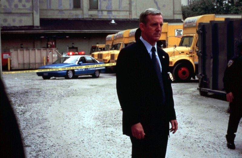 James Deakins (Jamey Sheridan) – Bild: UNIVERSAL CHANNEL