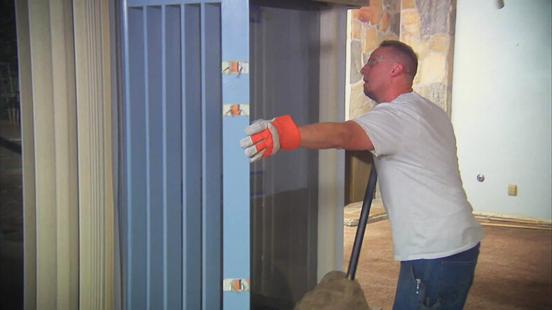 Kasia und Paul suchen ein Haus für ihre kleine Familie in Kalifornien. Kasias Mutter ist Maklerin und hilft ihnen. Trotzdem wird es nicht leicht, das perfekte Familienheim zu finden, denn die beiden wissen genau, was sie wollen. Auf der Wunschliste von Kasia steht ein verträumter Altbau mit Parkett und Kamin, Paul bevorzugt einen Bungalow im Ranch-Look. Als sie einen Mix aus beiden Stilrichtungen finden, wollen sie den größten Teil selbst renovieren. Es dauert nicht lange, bis sie ihren ursprünglichen Plan neu überdenken müssen. – Bild: HGTV