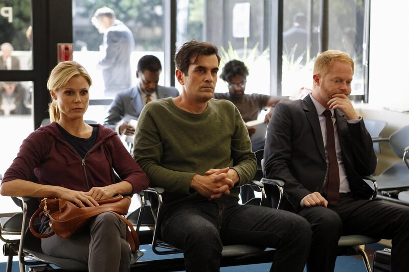 Claire Dunphy (Julie Bowen), Phil Dunphy (Ty Burrell) und Mitchell Pritchett (Jesse Tyler Ferguson) – Bild: filmweb