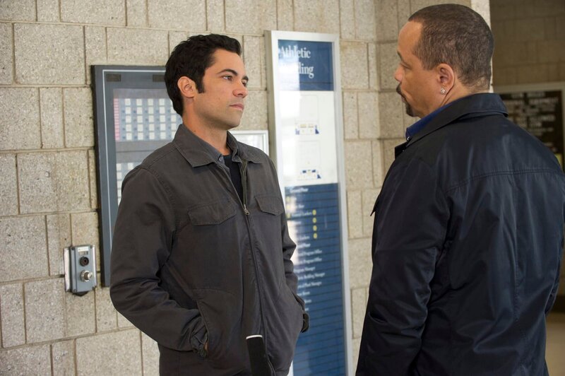 -- „Personal Fouls“ Episode 1304 -- Pictured: (l-r) Danny Pino as Det – Bild: 2013 Universal Network Television LLC