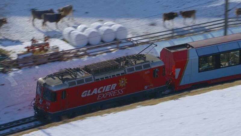 Der Glacier Express verkehrt ganzjährig zwischen St. Moritz und Zermatt. – Bild: ZDF und Renegade./​Renegade