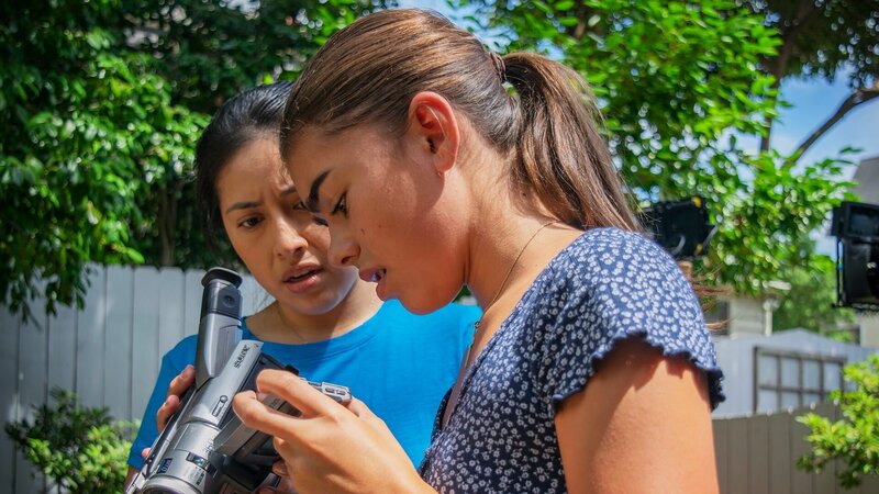 Sandra versucht, das Bild eines Geistes einzufangen. – Bild: TLC