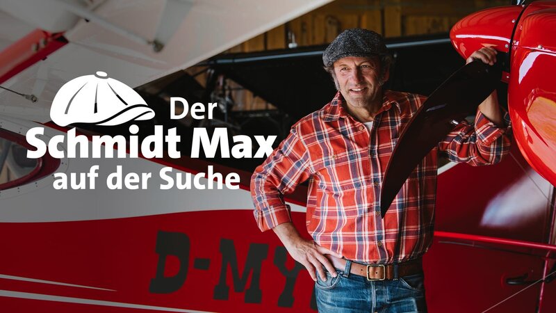 Key Visual Sendereihenbild mit Typo zu „Der Schmidt Max auf der Suche“. Schmidt Max am Propeller eines Ultraleichtflugzeugs. – Bild: Schelke Bonnetsmüller, Montage: BR /​ BR, south & browse GmbH /​ BR/​south & browse GmbH/​Schelke Bonnetsmüller/​Montage: BR