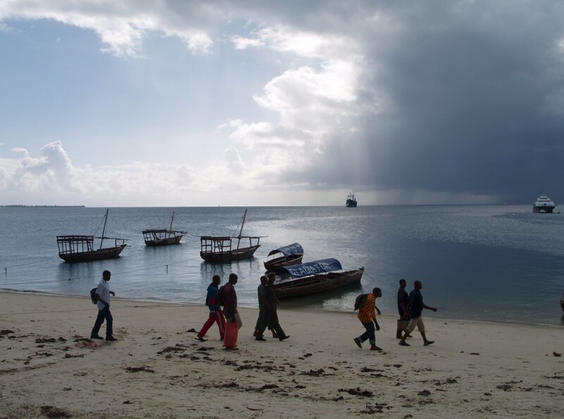 Ein Strand auf Sansibar – Bild: ZDF/​SR/​Christian Fuchs
