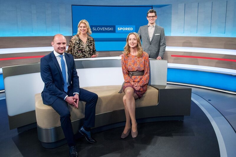 Die „Dober dan, Koroška/Štajerska“-Moderatorinnen und Moderatoren v.l.n.r.: Miran Kelih, Magda Fresacher-Kropiunig, Mira Grötschnig-Einspieler und Alexander Tolmaier – Bild: ORF/ORF-Kärnten/Dieter Arbeiter Die „Dober dan, Koroška/Štajerska“-Moderatorinnen und Moderatoren v.l.n.r.: Miran Kelih, Magda Fresacher-Kropiunig, Mira Grötschnig-Einspieler und Alexander Tolmaier – Bild: ORF/ORF-Kärnten/Dieter Arbeiter