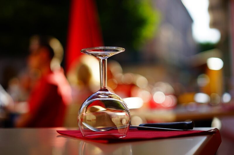 table, covered, glass, cutlery, eat, local, gastronomy, cover. – Bild: CC0 Public Domain
