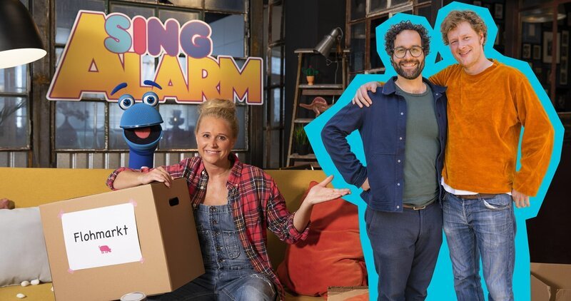 Singa und SingDing sind in ein neues Studio gezogen. Ob die SingAlarm-Hits dem SingDing helfen, sich im neuen Zuhause wohlzufühlen? Mit dabei: „Krümelkind“ von Deniz und Ove, „Flohmarkt“ von Dominik Merscheid und „Ich habe keine Angst“ von Matze Rossi. – Bild: ZDF/​Andre D Conrad