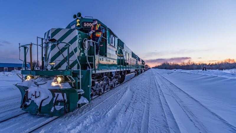 In den Zügen von Kanadas Eisenbahngesellschaft VIA Rail erleben Passagiere eine beeindruckende Reise durch einzigartige Landschaften. – Bild: ZDF und National Geographic./​National Geographic