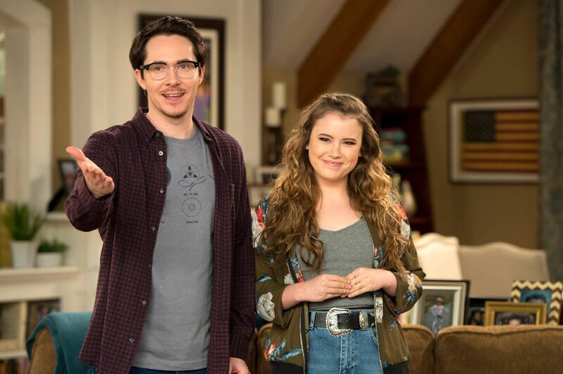 Chale Witt (Ryan Cartwright), Kendra Gable (Taylor Spreitler) – Bild: Sony Pictures Television Inc. and CBS Studios Inc.