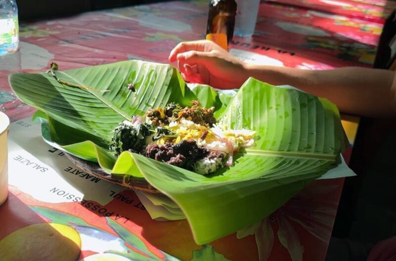 Cabri-Massalé, ein Gericht der indischen Gemeinschaft auf La Réunion, wird traditionell aus dem Fleisch heiliger Tiere zubereitet. – Bild: Elephant Doc