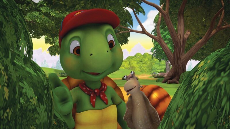 Franklin und Schnecke versuchen mit allen Mitteln herauszufinden, ob die Freunde vielleicht eine Überraschungsparty für Franklin planen. – Bild: KiKA/​Nelvana Limited/​Infinite Frameworks Pte Ltd.