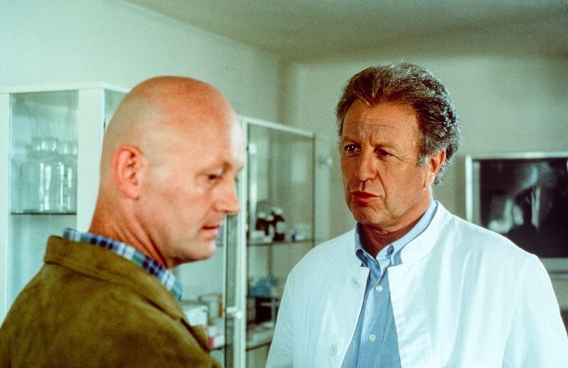 (v.li.): George Meyer-Goll (Ferdinand Brandtner), Gerhart Lippert (Dr. Thomas Burgner). – Bild: ORF/​Beta Film